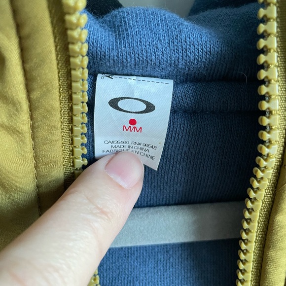Men’s Oakley Reversible Jacket - Picture 2 of 6
